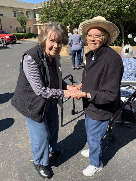 Stratford_at_Beyer_Park_Holding_Hands_e1566825766754_min